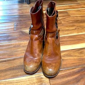 Cognac Frye Kelly belted short, 9.5.